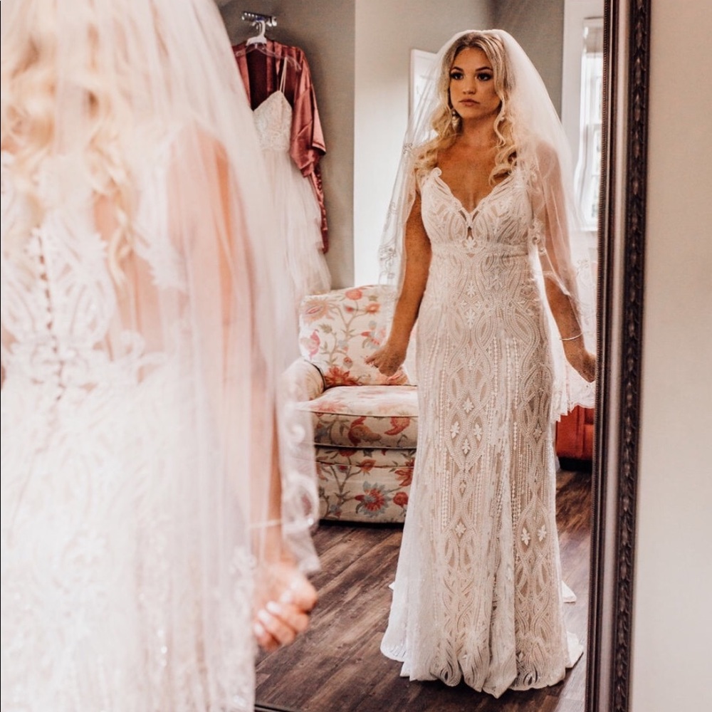Gorgeous ALLURE BRIDAL wedding dress